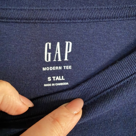 GAP Modern Crewneck T-Shirt Navy Blue Size Small Tall - Worn Once! - Picture 4 of 5